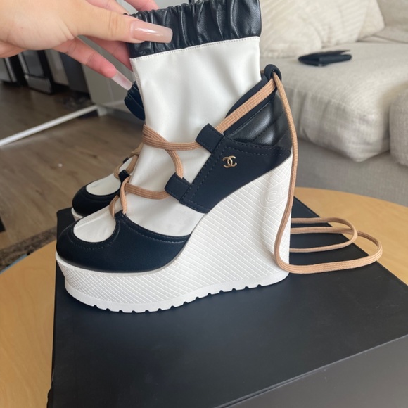 Chanel shoes - Picture 3 of 4